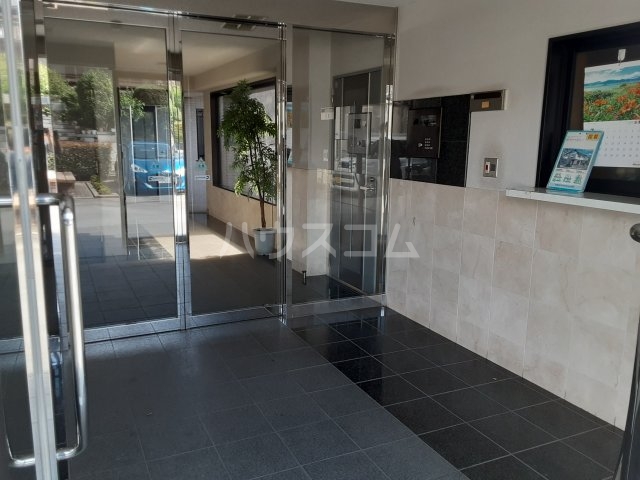 2/5 エントランス