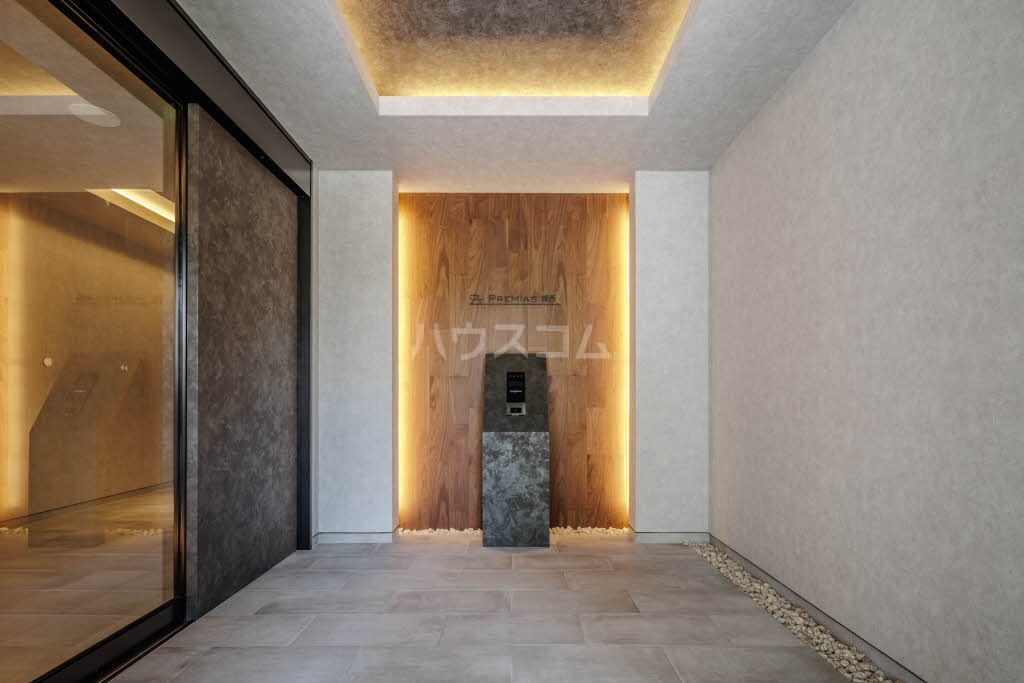 13/14 エントランス