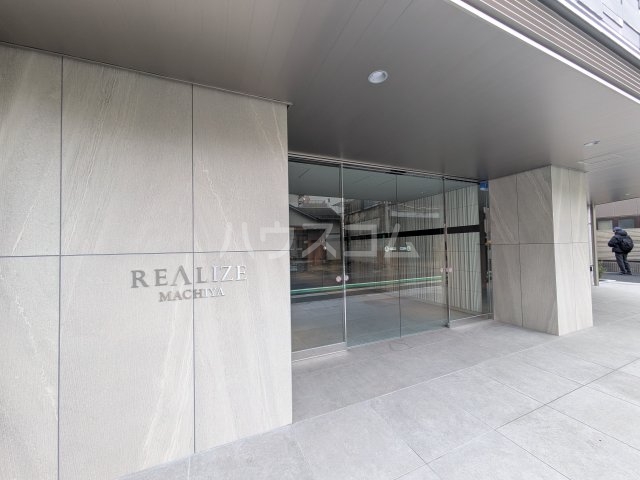 28/30 エントランス