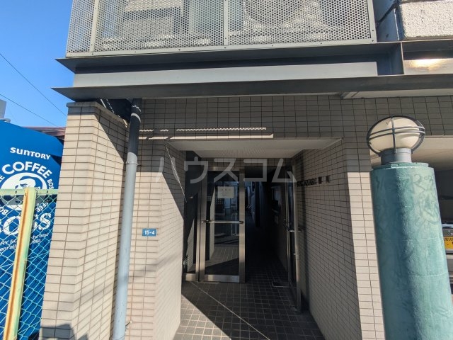 18/28 エントランス