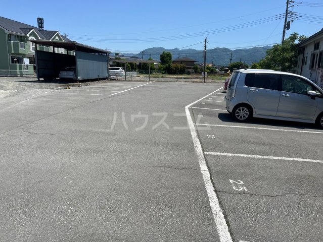 27/30 駐車場