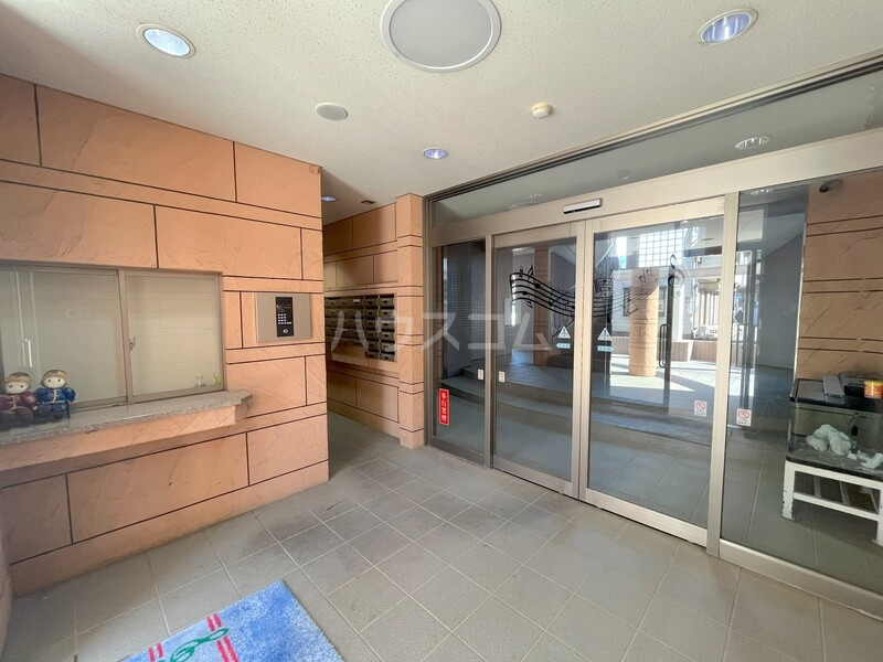 17/17 エントランス