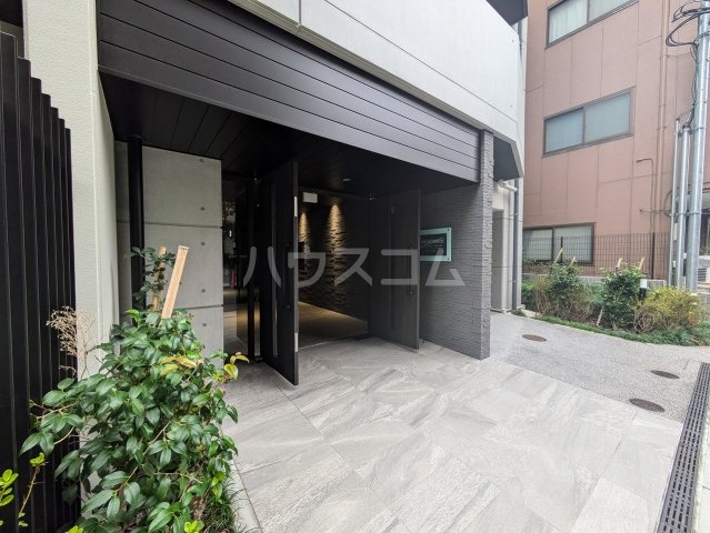 21/30 エントランス