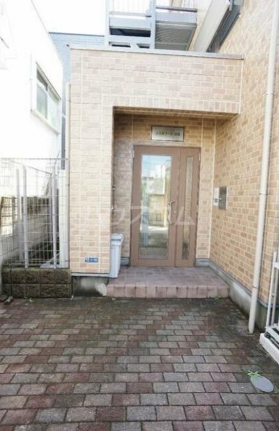 18/21 エントランス