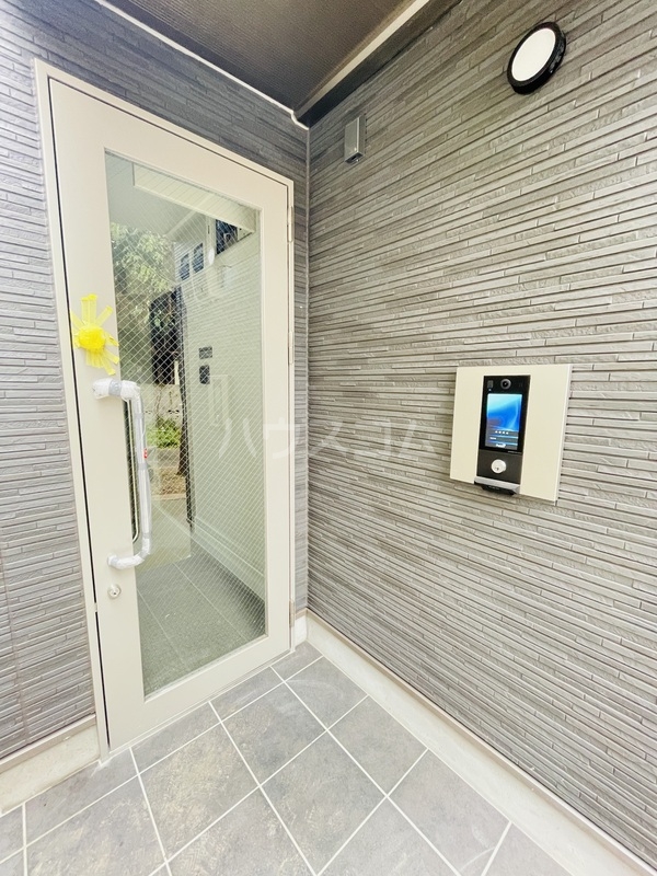 21/30 エントランス