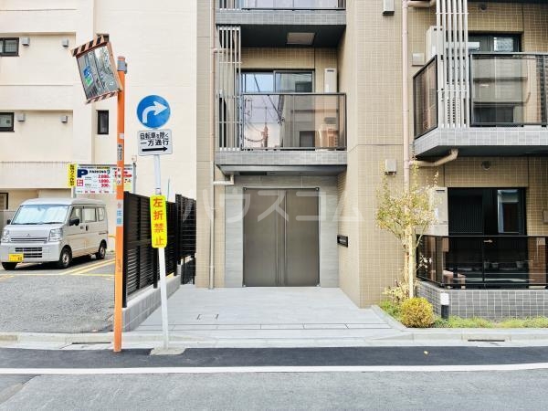 23/30 エントランス