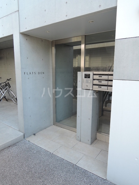 21/30 エントランス