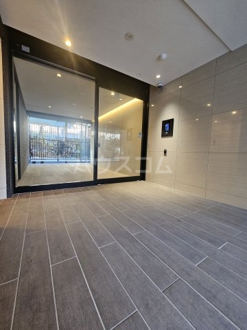 27/30 エントランス