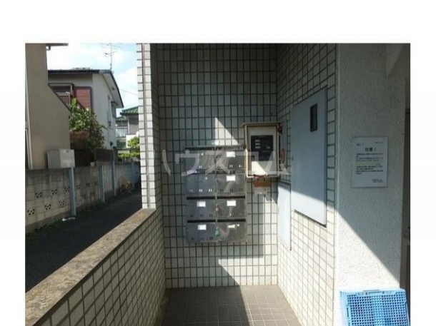 17/30 エントランス