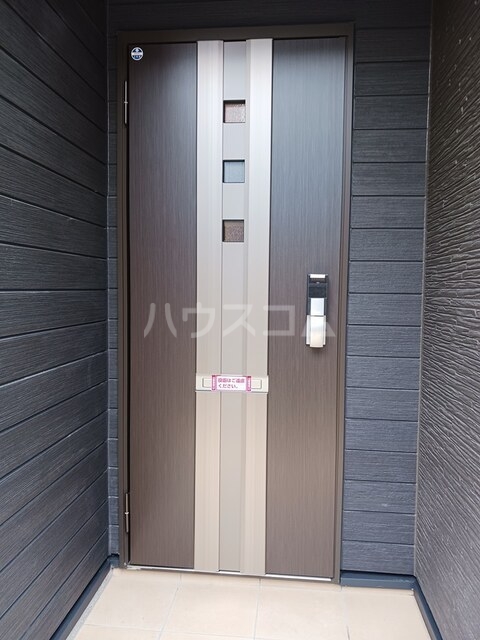 23/30 エントランス