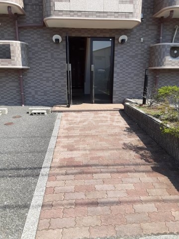 19/25 エントランス