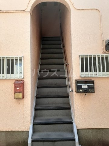 21/30 エントランス