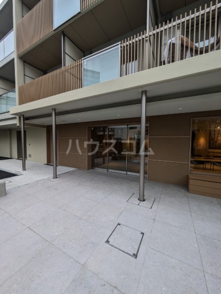 27/30 エントランス