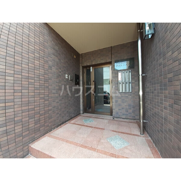 17/19 エントランス