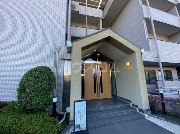 18/28 エントランス