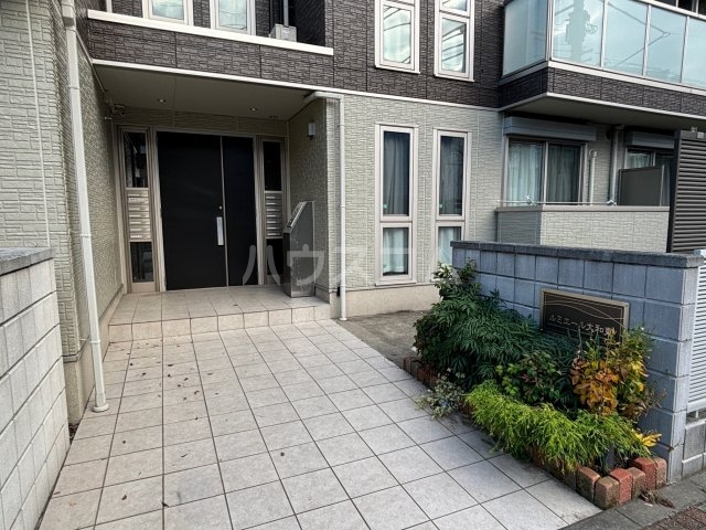 28/30 エントランス