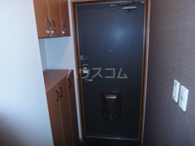 13/27 玄関
