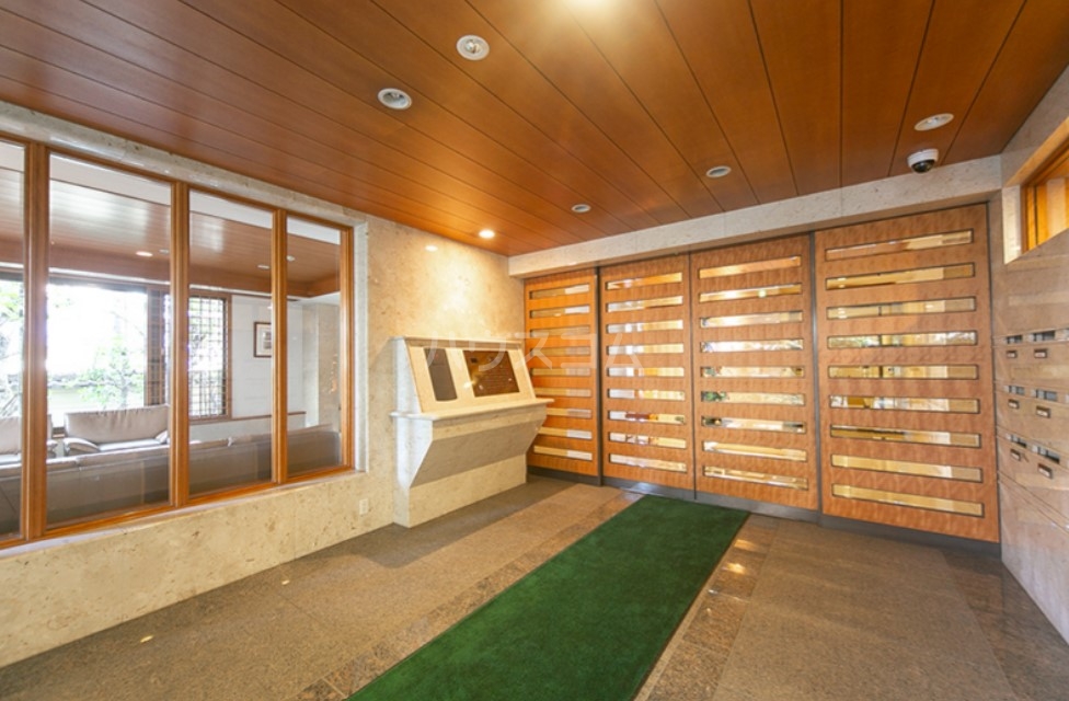 18/18 エントランス