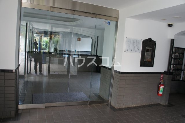 18/28 エントランス