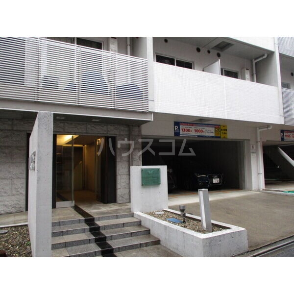 13/13 エントランス