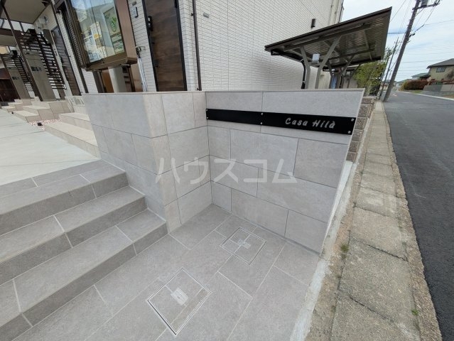 27/30 エントランス