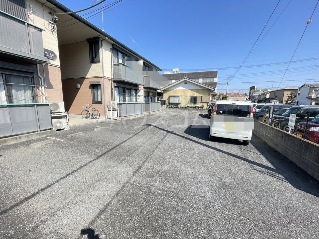 2/5 駐車場