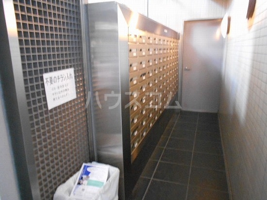 23/30 エントランス