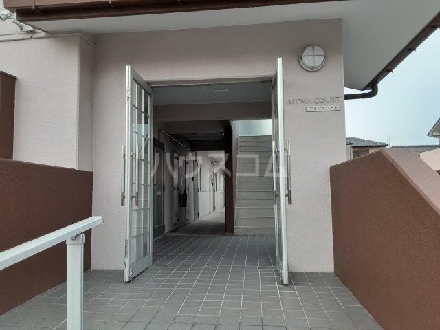 28/30 エントランス