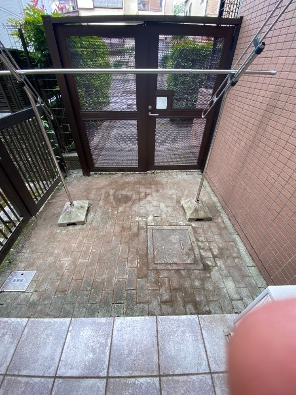 16/25 エントランス