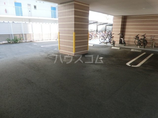 16/23 駐車場