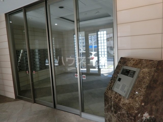 15/23 エントランス