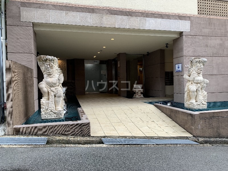 22/30 エントランス