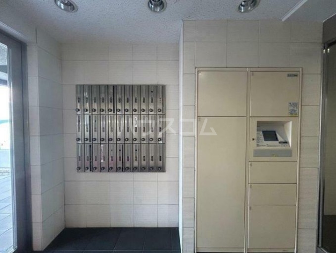 17/27 エントランス