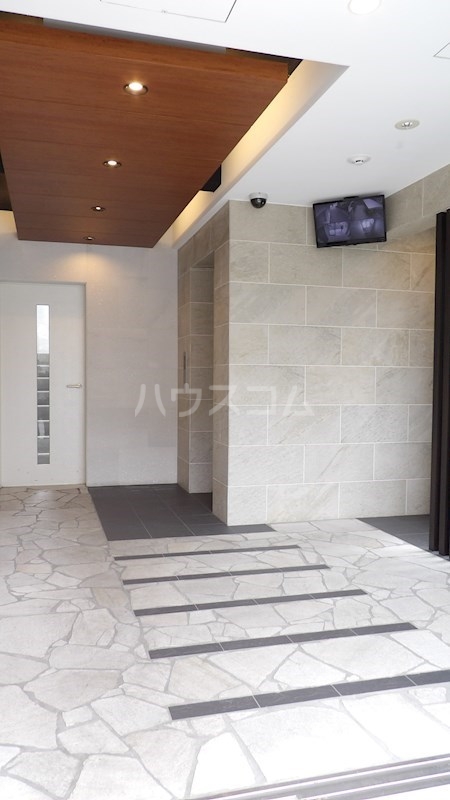 23/30 エントランス