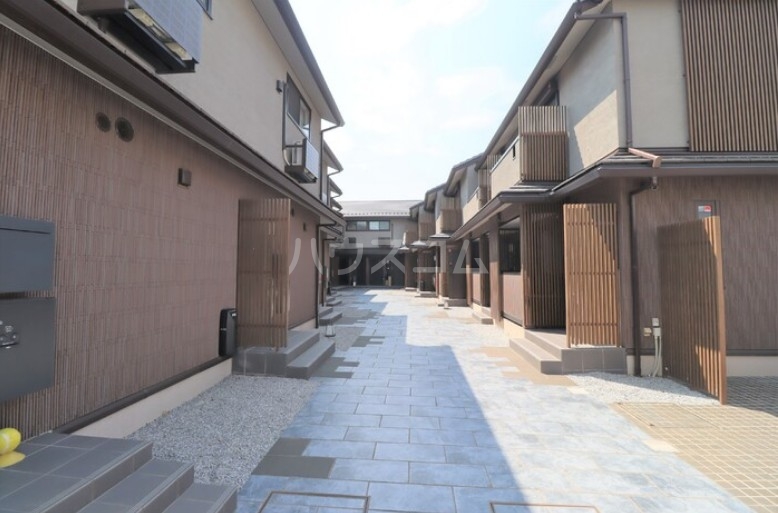 22/26 エントランス