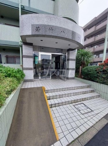 21/22 エントランス