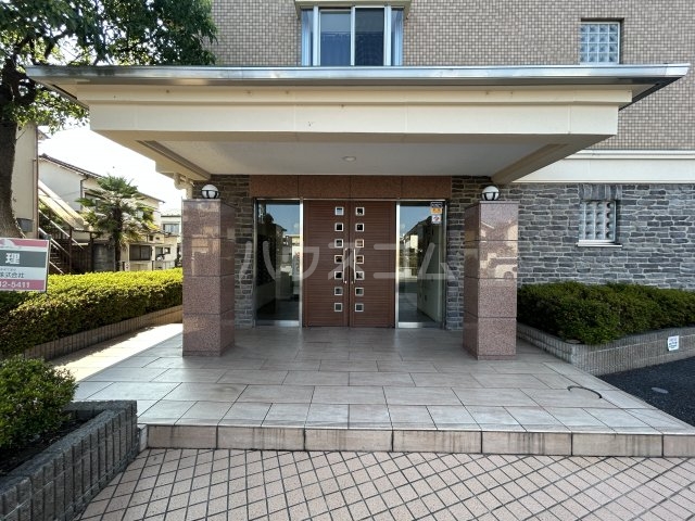 21/30 エントランス