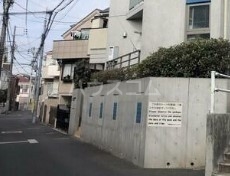 15/19 エントランス