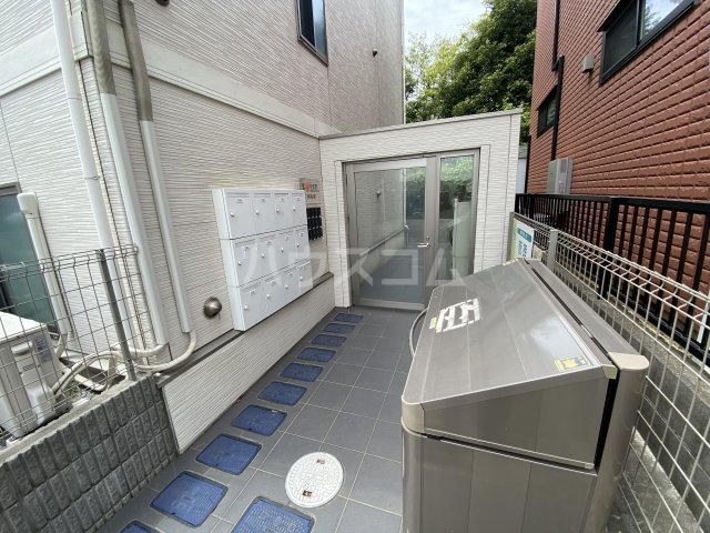 22/30 エントランス