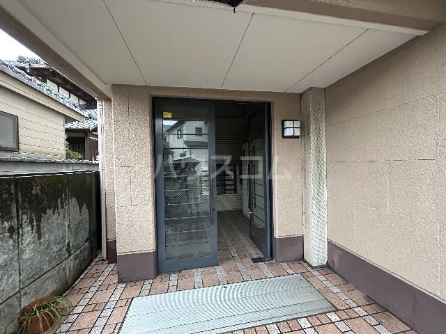 23/30 エントランス