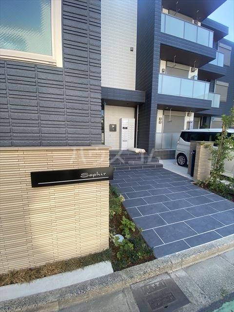 2/4 エントランス