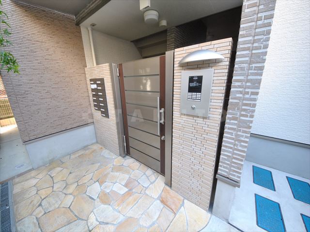 22/30 エントランス