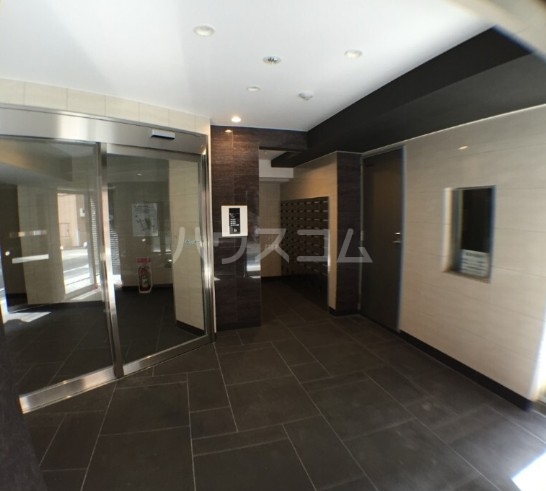 24/30 エントランス