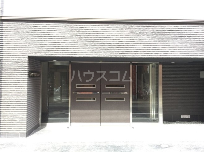 27/30 エントランス