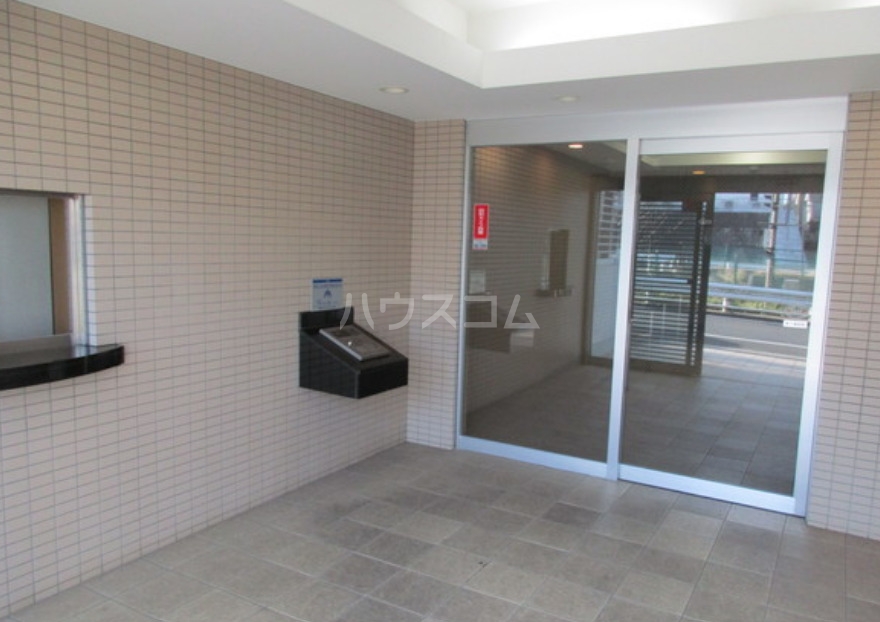 14/19 エントランス