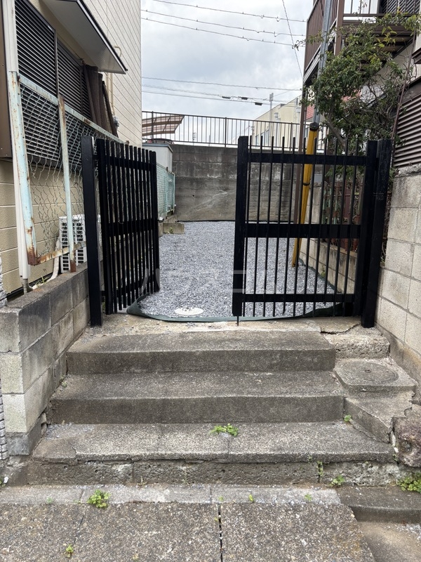 21/30 エントランス