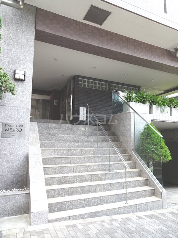 8/10 エントランス