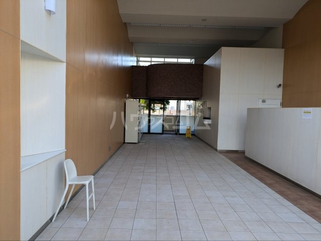 24/30 エントランス