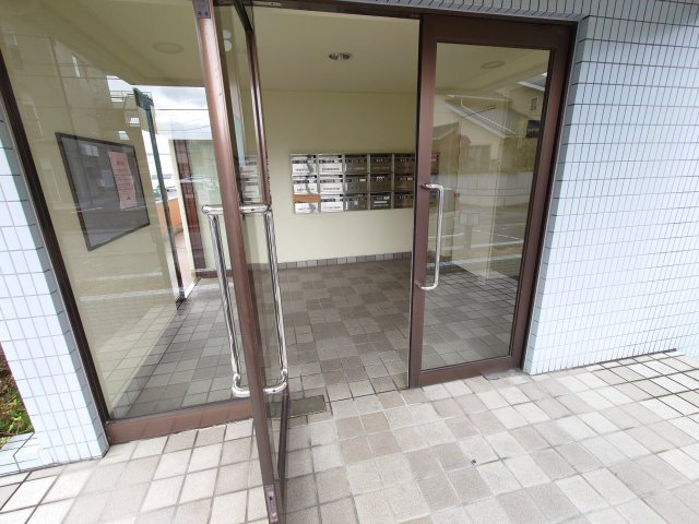 23/30 エントランス