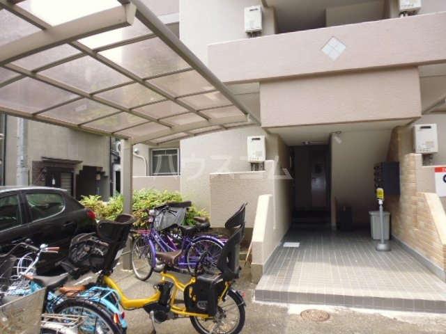 26/30 エントランス